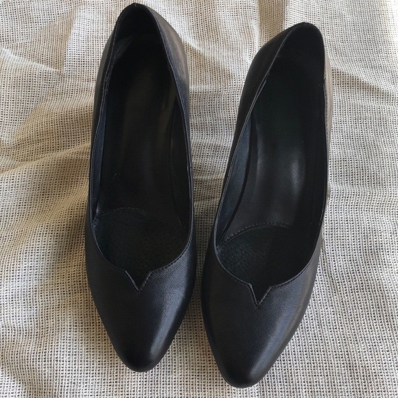 Vaneli Low Heel Pumps Black Leather Size 4 1/2 - Picture 2 of 6